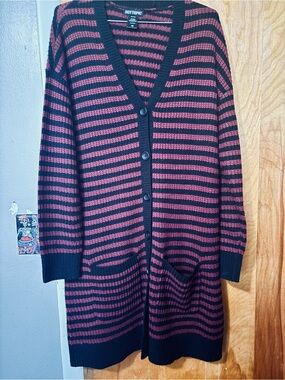 Hot Topic Women's Black and Burgundy Striped Button-Front Cardigan Coatigan